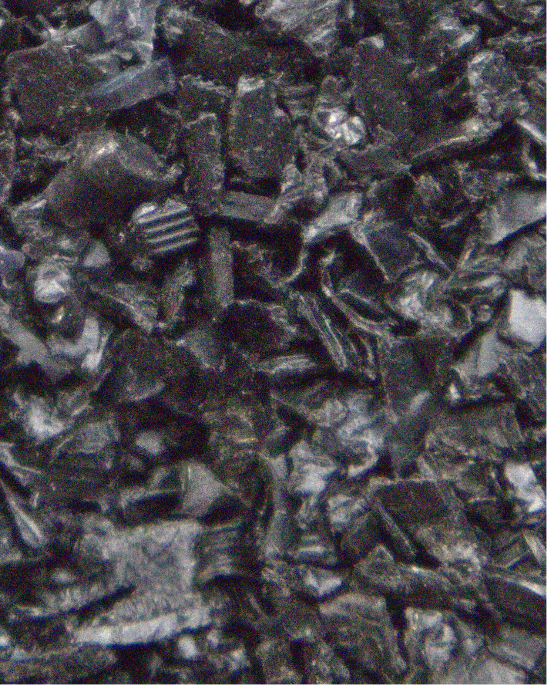 Hitam